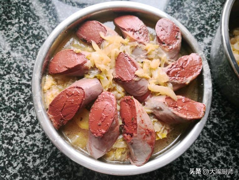 天冷多吃炖菜,4种食材炖一锅,营养美味,暖胃暖身,全家都爱吃(图10) 东北酸菜血肠猪肉炖粉条做法_天冷炖菜食谱_素菜炖菜大全