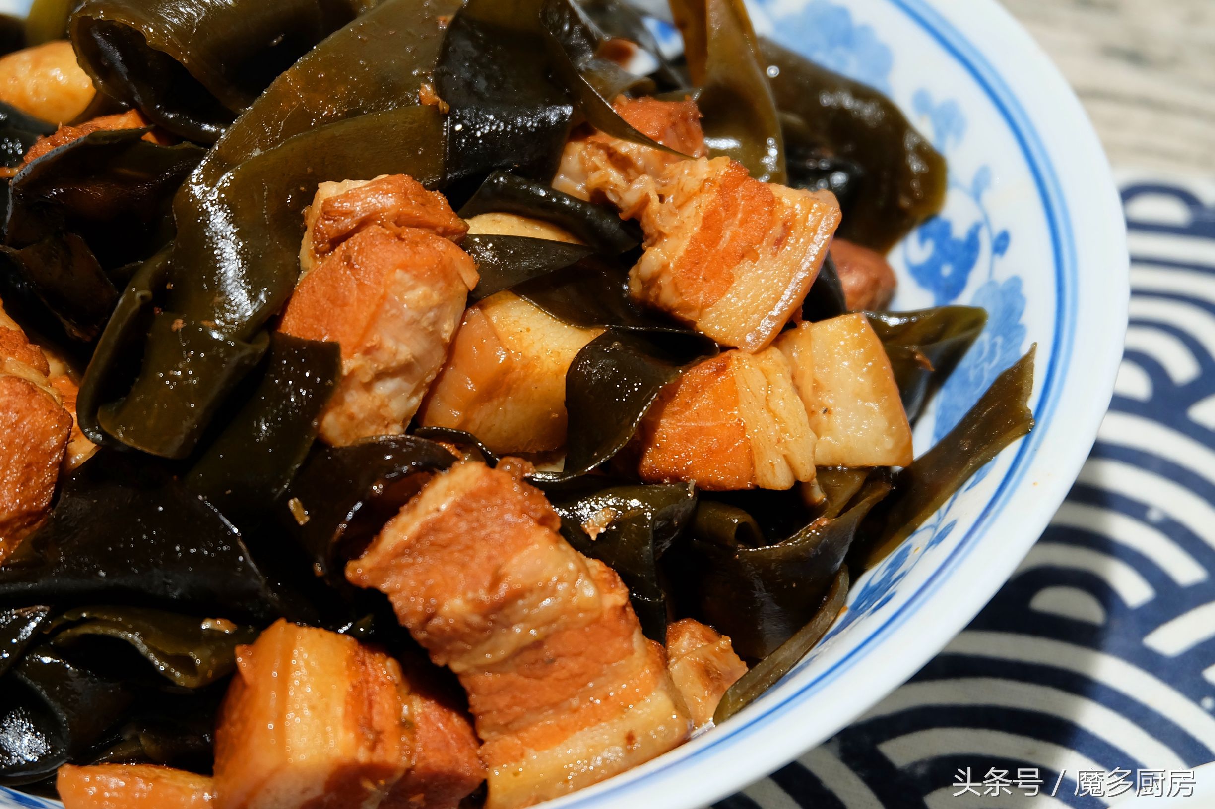 这两种食材搭配在一起,就是一锅总也吃不腻的炖菜!做法很简单!(图1) 五花肉炖海带_素菜炖菜大全_海带炖肉食谱