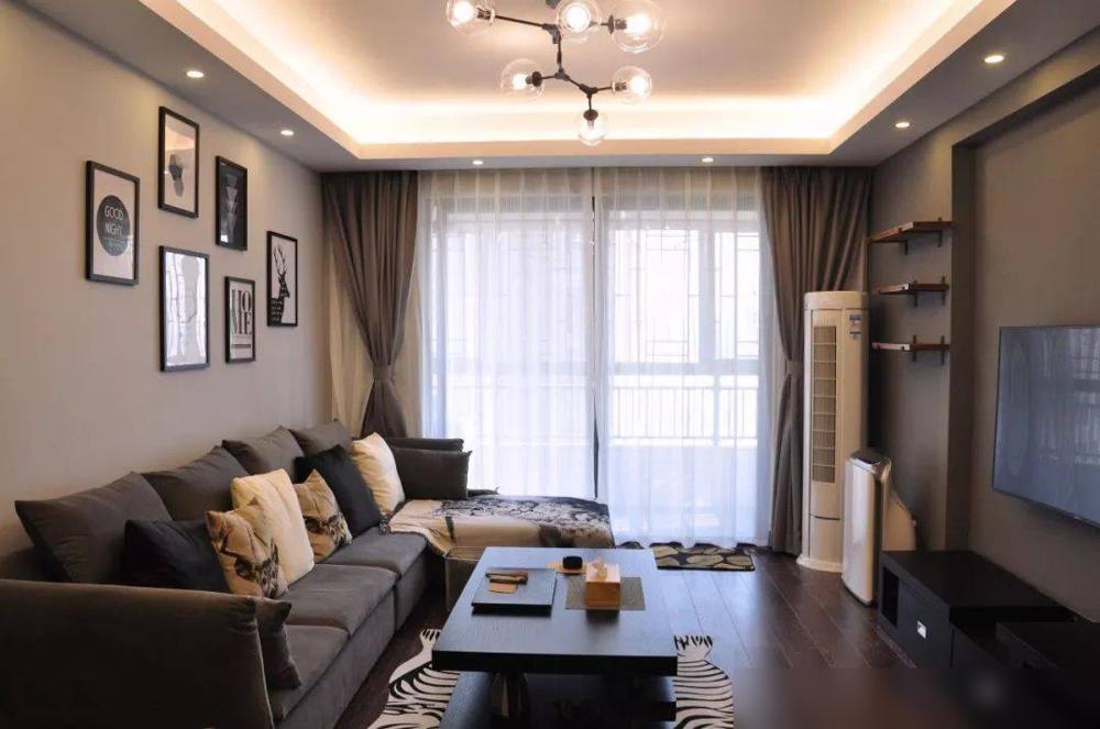 现在年轻人装修,为啥都在客厅死磕窗帘?(图11) 装修风格现代简约客厅_年轻人窗帘装修趋势_窗帘选择技巧