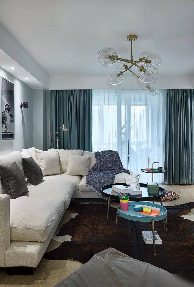 现在年轻人装修,为啥都在客厅死磕窗帘?(图8) 窗帘选择技巧_装修风格现代简约客厅_年轻人窗帘装修趋势