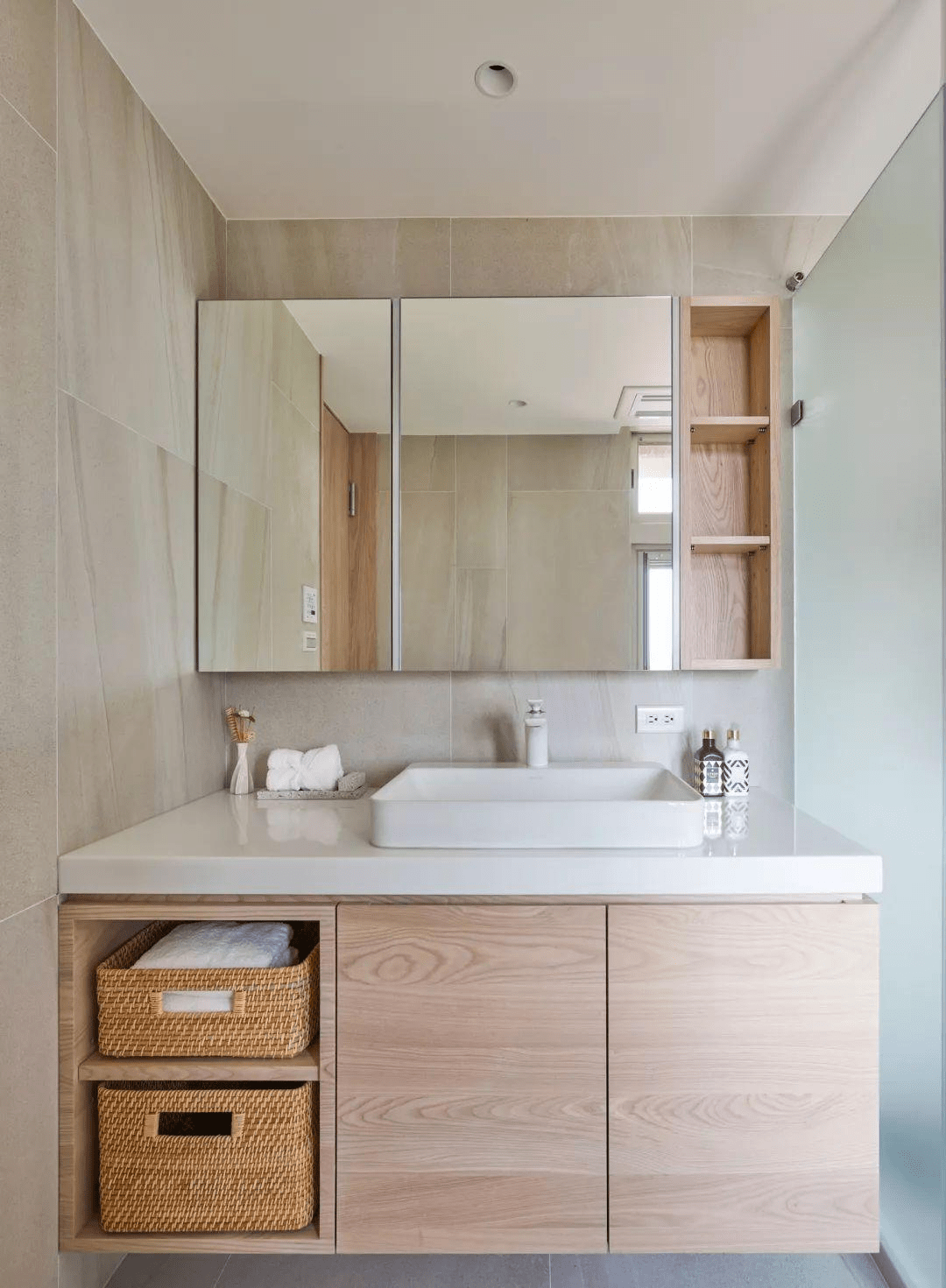 小户型卫生间装修_小户型卫生间装修要点_浅色瓷砖卫生间