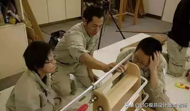 无论男女一律剃寸头!禁止员工恋爱!34人的小作坊,年入11个亿(图8) 秋山木工 学徒制度 匠人精神_装潢木工学徒