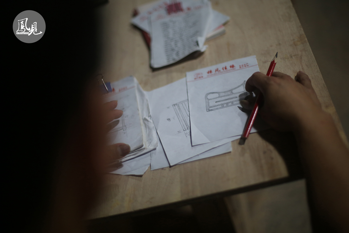 装潢木工学徒_吉师傅木匠学徒经历_南康家具产业发展历程