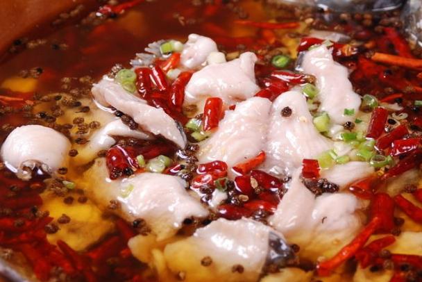 湖南特色美食_湖南的小吃有哪些_水煮鱼米粉口味虾