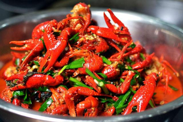 湖南的小吃有哪些_湖南特色美食_水煮鱼米粉口味虾