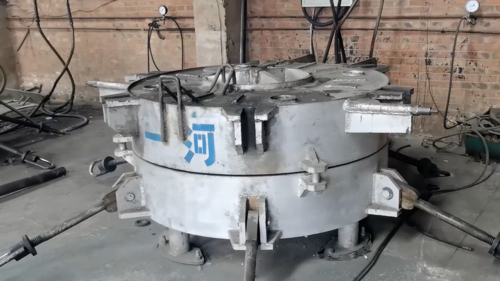 废旧轮胎翻新 安全隐患 汾阳市小作坊_工程机械翻新轮胎