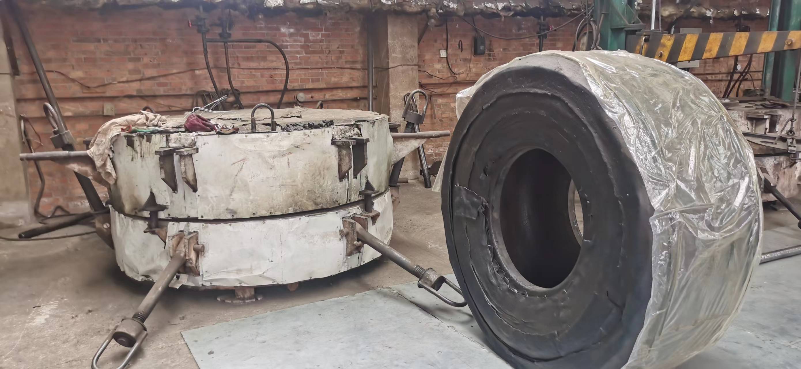 新华视点|钢丝断了的旧胎照样用,没有质检流入市场——山西汾阳小作坊翻新轮胎调查(图2) 轮胎翻新安全隐患_工程机械翻新轮胎_不合格废旧轮胎翻新