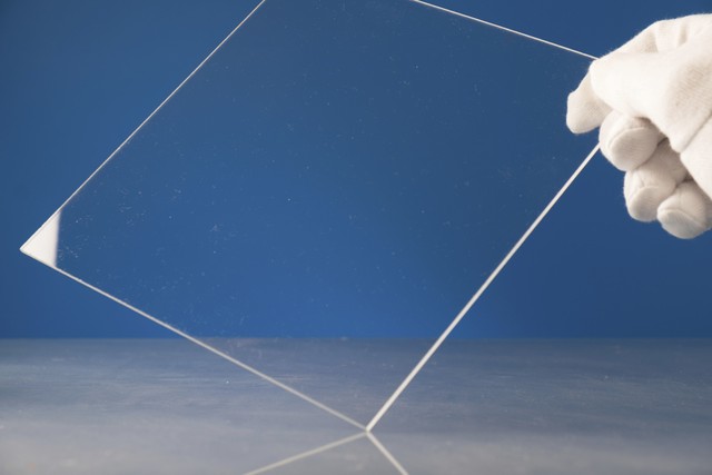 玻璃安装规范_瓷砖浮雕可以贴玻璃吗_玻璃类型用途