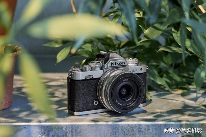 尼康Zfc微单数码相机,现代科技融合古典美学,专业影像一触即达(图15) 尼康Zfc微单数码相机配件厂商投怀送抱_中国品牌数码相机_尼康Zfc微单数码相机复古经典设计工艺
