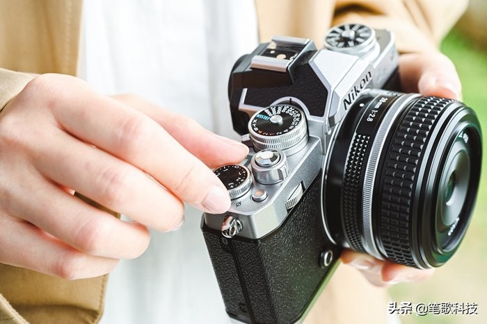 尼康Zfc微单数码相机,现代科技融合古典美学,专业影像一触即达(图4) 中国品牌数码相机_尼康Zfc微单数码相机配件厂商投怀送抱_尼康Zfc微单数码相机复古经典设计工艺