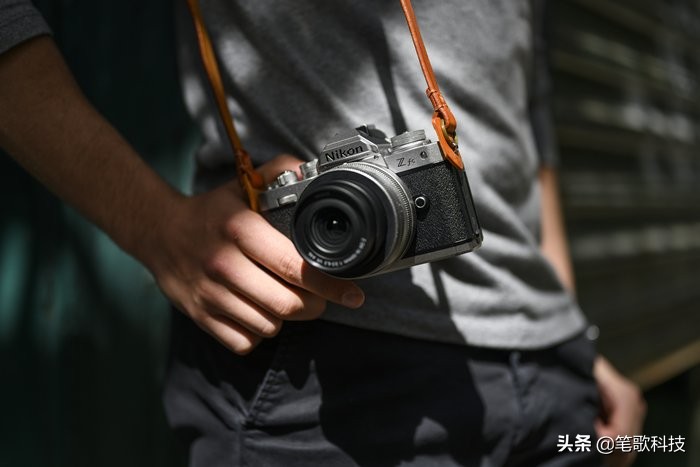 尼康Zfc微单数码相机,现代科技融合古典美学,专业影像一触即达(图5) 尼康Zfc微单数码相机复古经典设计工艺_中国品牌数码相机_尼康Zfc微单数码相机配件厂商投怀送抱