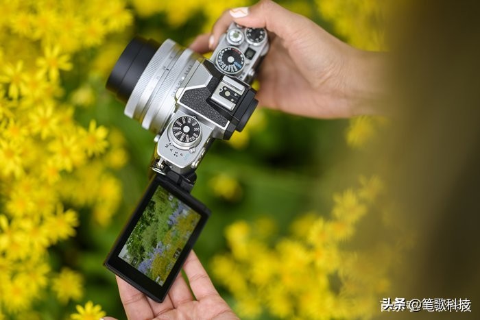 尼康Zfc微单数码相机,现代科技融合古典美学,专业影像一触即达(图9) 尼康Zfc微单数码相机复古经典设计工艺_中国品牌数码相机_尼康Zfc微单数码相机配件厂商投怀送抱