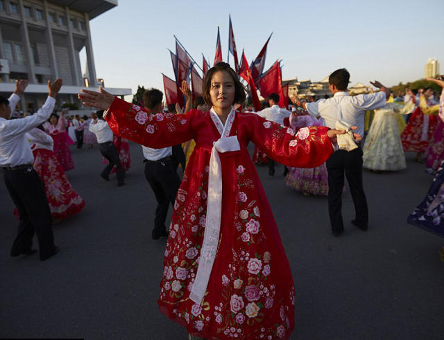 实拍朝鲜普通人日常生活 穿着时尚电子产品随处可见(图12) 朝鲜人民的真实生活状况_朝鲜普通民众真实生活记录_朝鲜普通人日常生活实拍