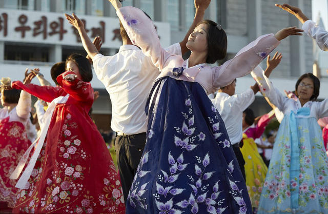 实拍朝鲜普通人日常生活 穿着时尚电子产品随处可见(图10) 朝鲜普通民众真实生活记录_朝鲜人民的真实生活状况_朝鲜普通人日常生活实拍