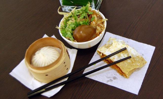 天津早餐才不只有煎饼馃子呢,还有嘎巴菜(图1) 天津特色早点嘎巴菜_北京夜宵排行_天津锅巴菜制作方法