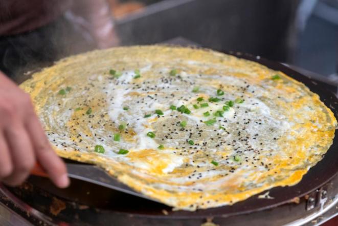 天津早餐才不只有煎饼馃子呢,还有嘎巴菜(图5) 天津锅巴菜制作方法_北京夜宵排行_天津特色早点嘎巴菜