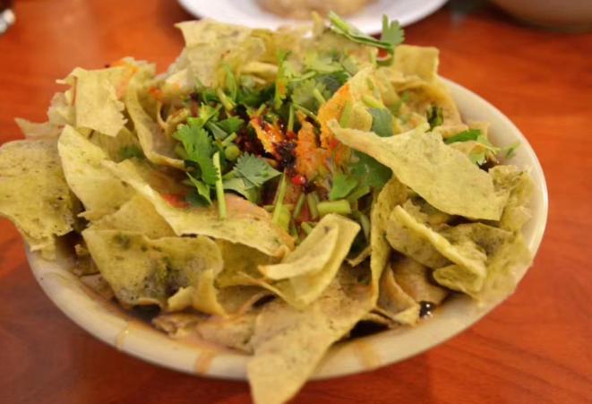 天津早餐才不只有煎饼馃子呢,还有嘎巴菜(图6) 天津特色早点嘎巴菜_天津锅巴菜制作方法_北京夜宵排行