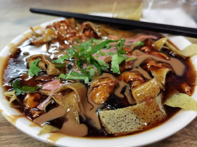 天津早餐才不只有煎饼馃子呢,还有嘎巴菜(图7) 天津特色早点嘎巴菜_北京夜宵排行_天津锅巴菜制作方法