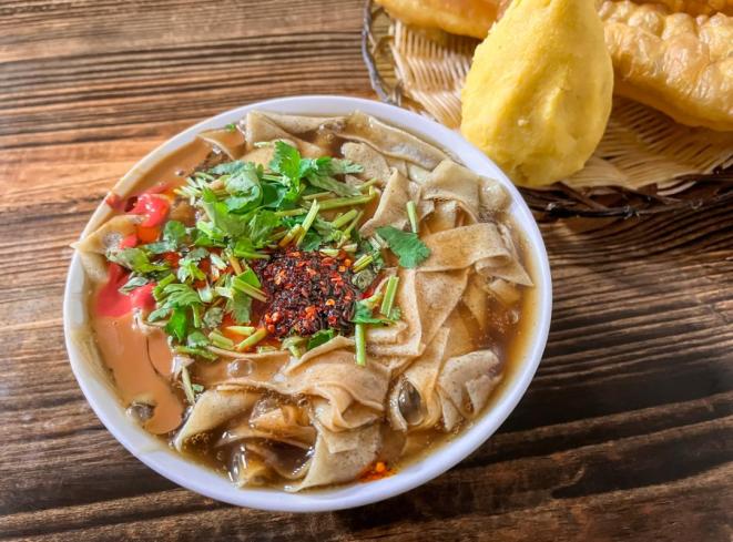 天津早餐才不只有煎饼馃子呢,还有嘎巴菜(图8) 北京夜宵排行_天津锅巴菜制作方法_天津特色早点嘎巴菜