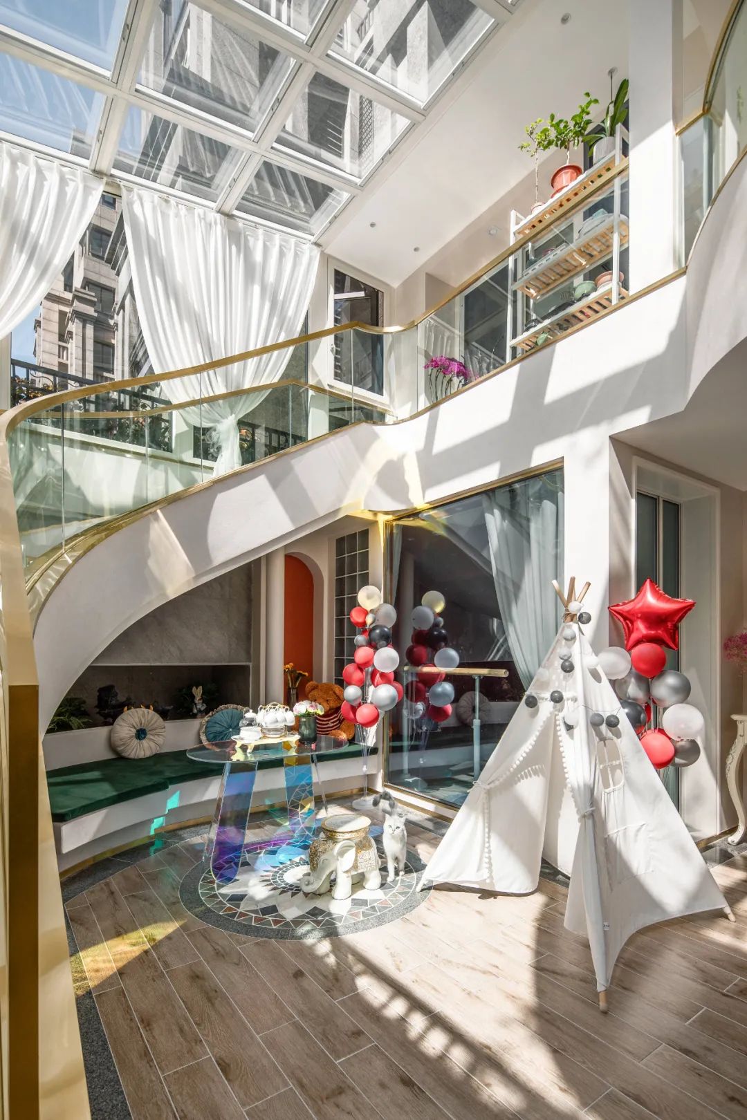 艺术人士住宅装修_少儿舞蹈房装修效果图_现代轻奢家居设计