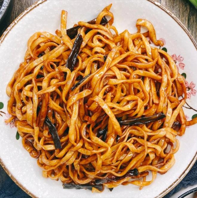 四款超好吃的面条做法,做法简单快手,口感香而不腻,好吃到惊艳(图4) 番茄家常炒面做法_番茄肉酱意大利面食谱_没有意面酱怎么做意面