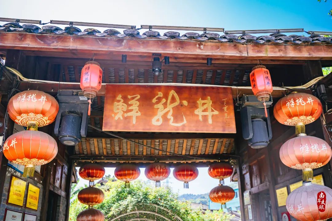 鲜龙井火锅公园_绿色阳台后院园林火锅_鲜龙井火锅底料制作技艺