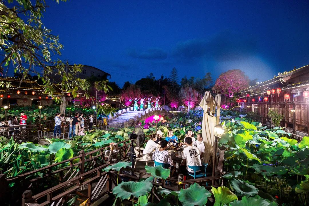 鲜龙井火锅公园_绿色阳台后院园林火锅_鲜龙井火锅底料制作技艺