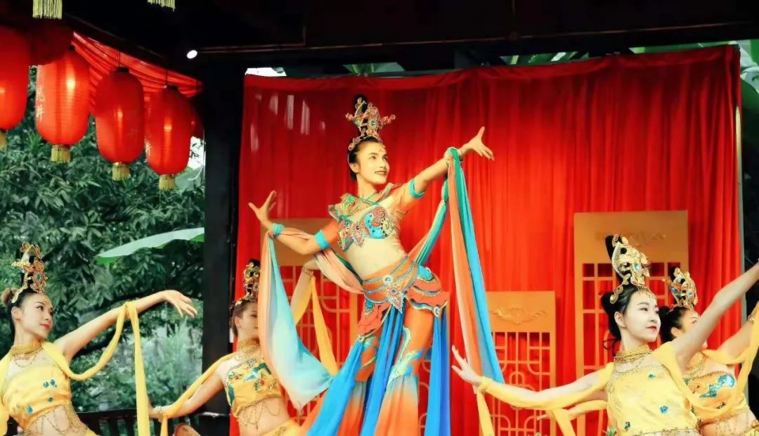 绿色阳台后院园林火锅_鲜龙井火锅公园_鲜龙井火锅底料制作技艺