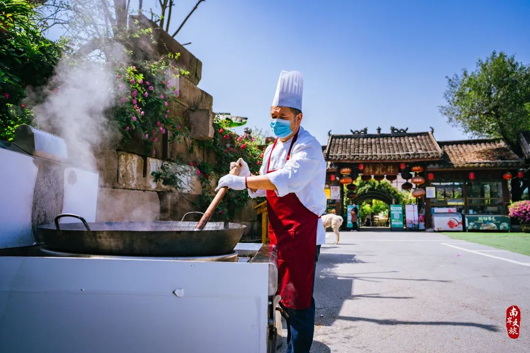 鲜龙井火锅公园_鲜龙井火锅底料制作技艺_绿色阳台后院园林火锅