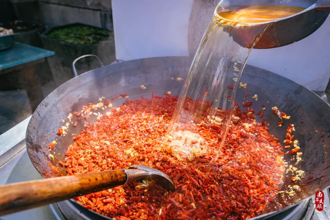 鲜龙井火锅公园_鲜龙井火锅底料制作技艺_绿色阳台后院园林火锅