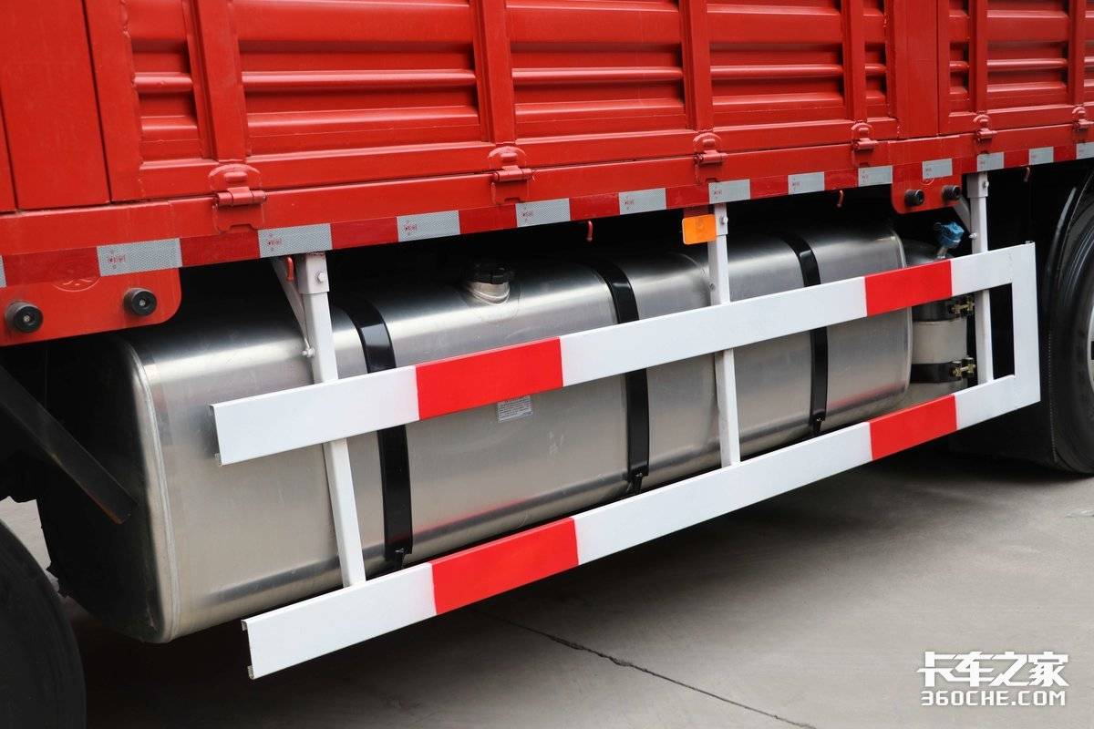 8X4载货车再出黑马,560马力解放J6V给你高效舒适旗舰级体验(图13) 解放j6发动机大修视频_解放J6V 8×4 AMT载货车_西南地区绿通禽畜运输车