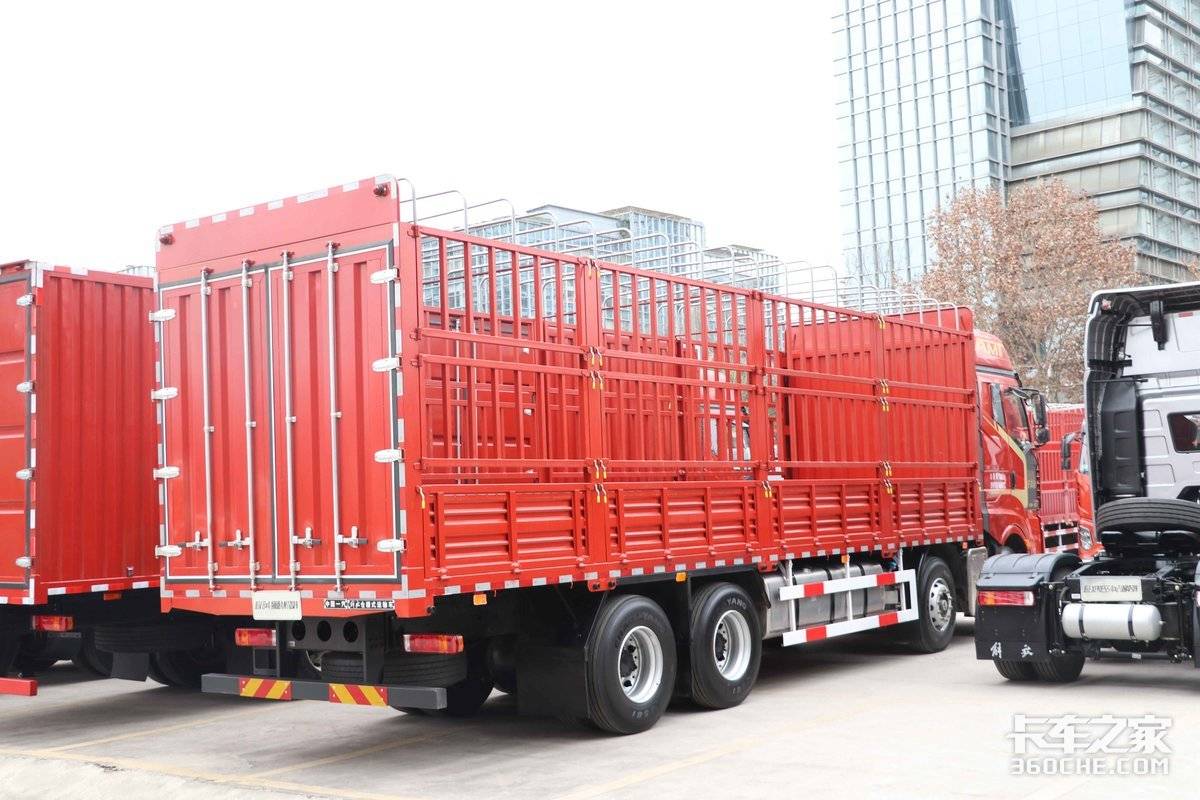 8X4载货车再出黑马,560马力解放J6V给你高效舒适旗舰级体验(图16) 解放J6V 8×4 AMT载货车_解放j6发动机大修视频_西南地区绿通禽畜运输车