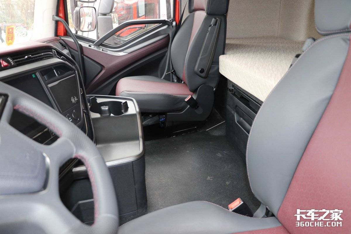 8X4载货车再出黑马,560马力解放J6V给你高效舒适旗舰级体验(图17) 解放j6发动机大修视频_西南地区绿通禽畜运输车_解放J6V 8×4 AMT载货车