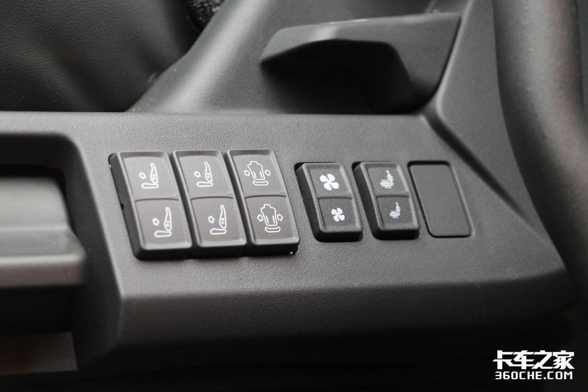 8X4载货车再出黑马,560马力解放J6V给你高效舒适旗舰级体验(图19) 西南地区绿通禽畜运输车_解放j6发动机大修视频_解放J6V 8×4 AMT载货车