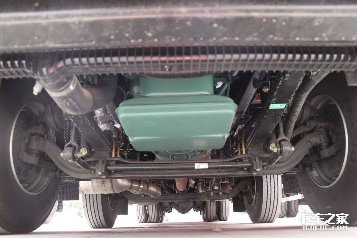 8X4载货车再出黑马,560马力解放J6V给你高效舒适旗舰级体验(图8) 解放J6V 8×4 AMT载货车_解放j6发动机大修视频_西南地区绿通禽畜运输车