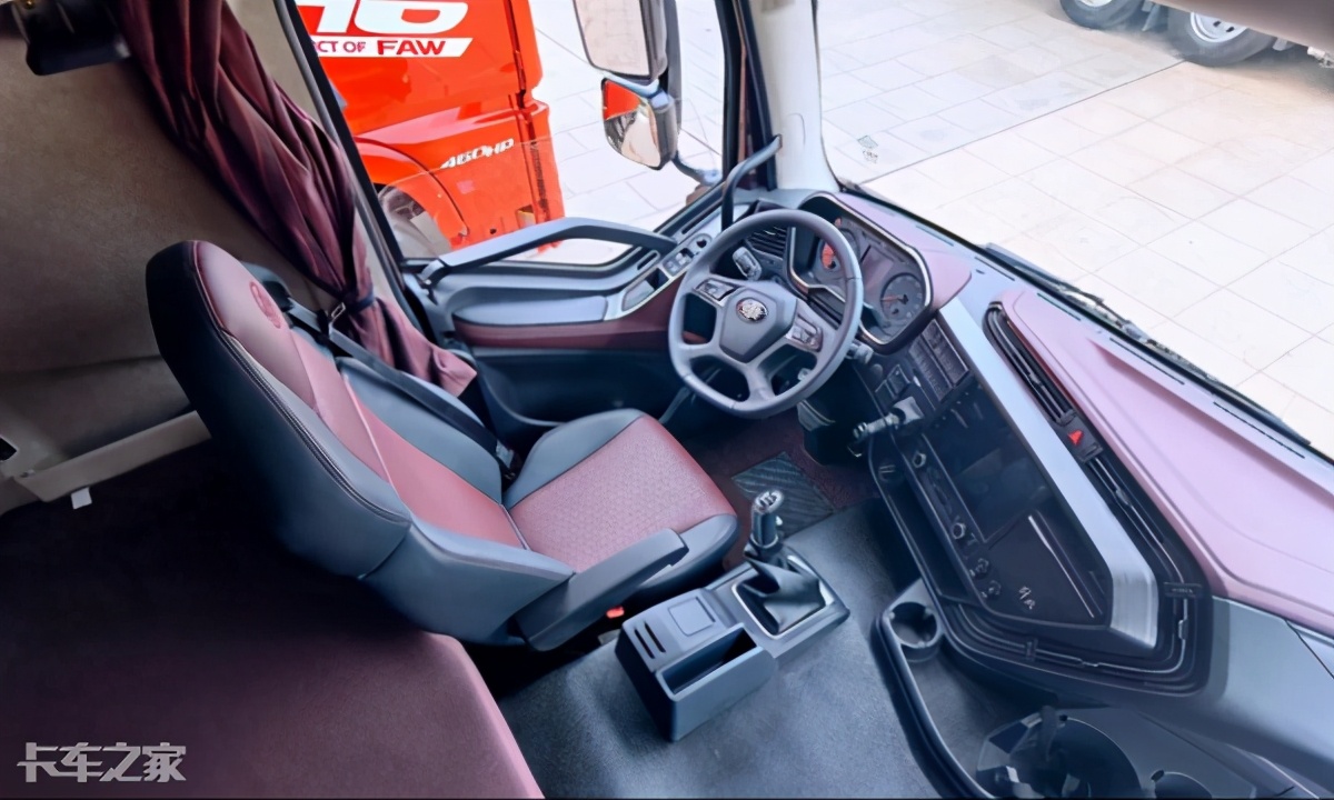 历时8年改款,全新内饰让人爱不释手,解放J6P载货车亮点多多(图13) 解放J6P绿通运输车型_解放j6发动机大修视频_解放J6P长途运输配置