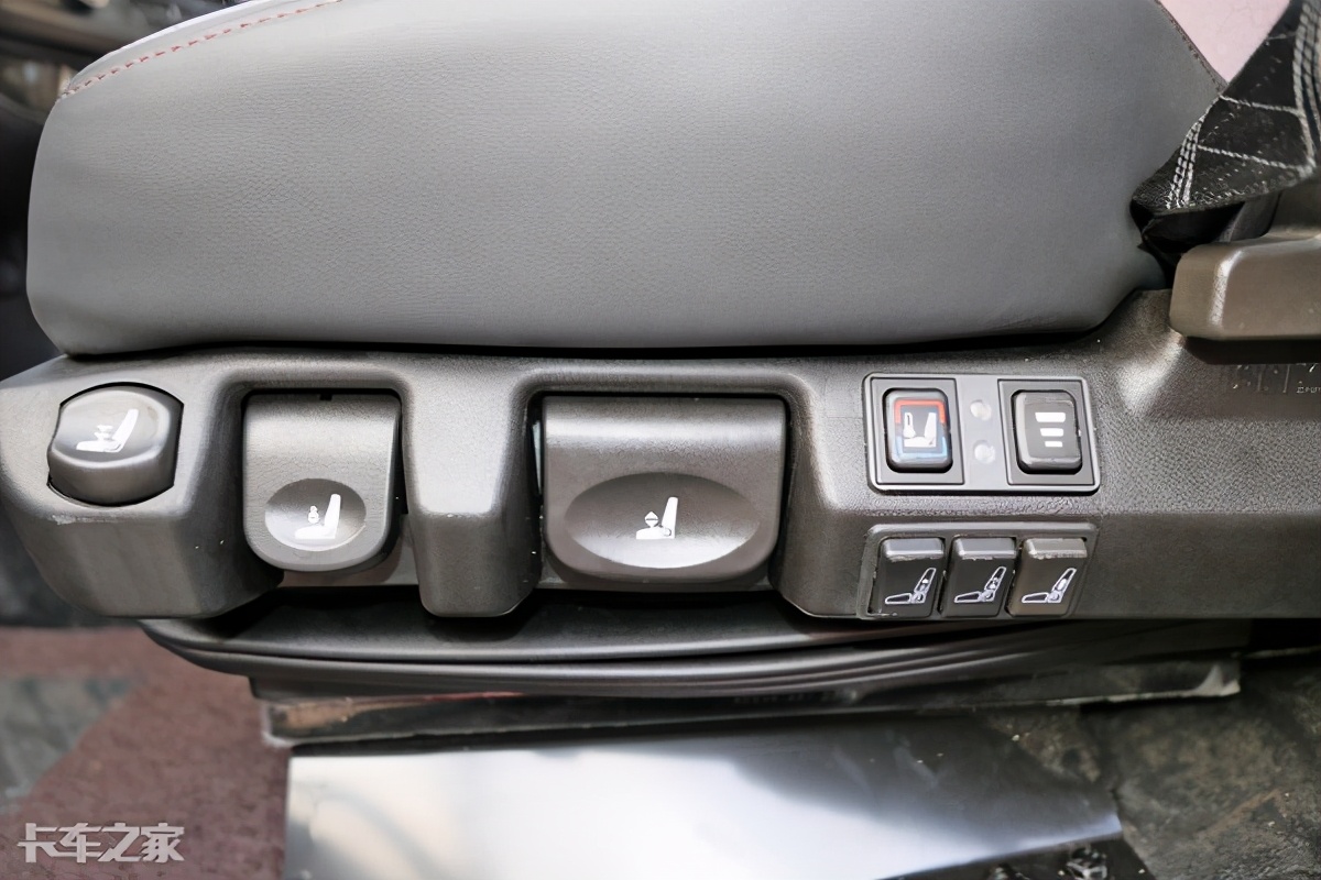 历时8年改款,全新内饰让人爱不释手,解放J6P载货车亮点多多(图14) 解放j6发动机大修视频_解放J6P长途运输配置_解放J6P绿通运输车型