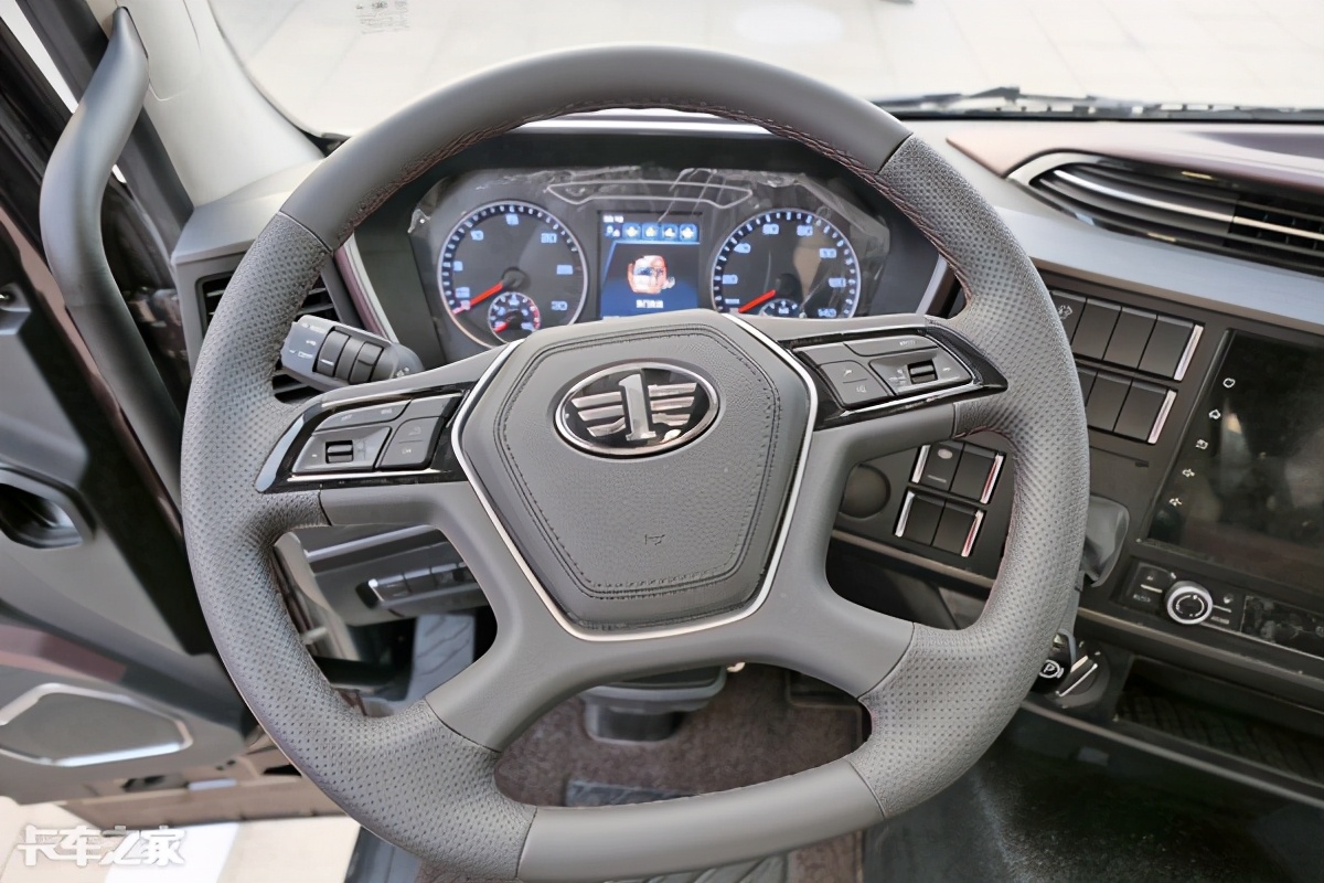 历时8年改款,全新内饰让人爱不释手,解放J6P载货车亮点多多(图15) 解放J6P长途运输配置_解放j6发动机大修视频_解放J6P绿通运输车型