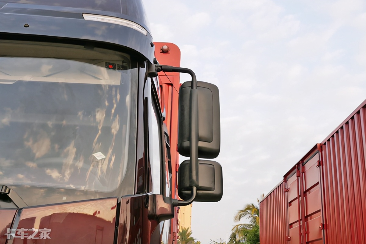 历时8年改款,全新内饰让人爱不释手,解放J6P载货车亮点多多(图3) 解放j6发动机大修视频_解放J6P绿通运输车型_解放J6P长途运输配置