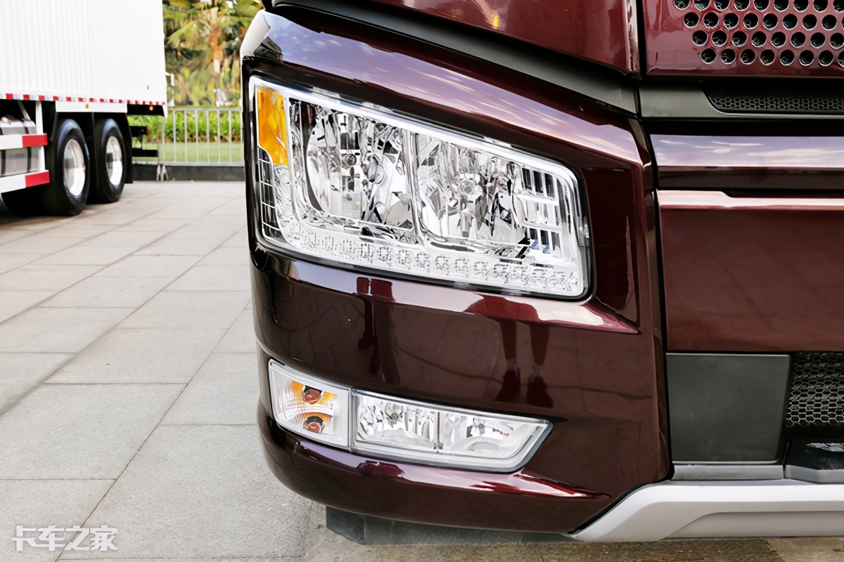 历时8年改款,全新内饰让人爱不释手,解放J6P载货车亮点多多(图5) 解放J6P绿通运输车型_解放J6P长途运输配置_解放j6发动机大修视频