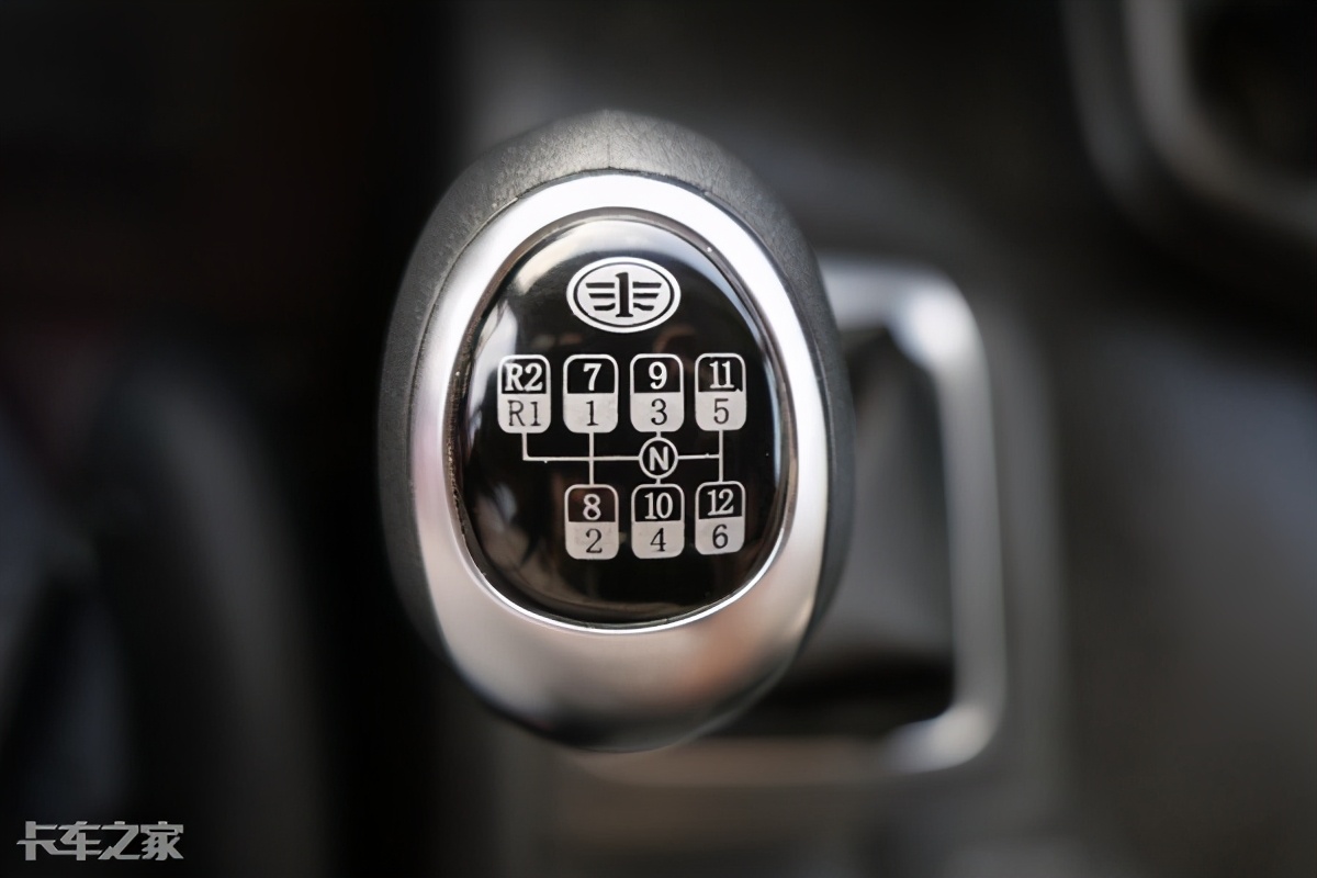 历时8年改款,全新内饰让人爱不释手,解放J6P载货车亮点多多(图8) 解放J6P绿通运输车型_解放J6P长途运输配置_解放j6发动机大修视频