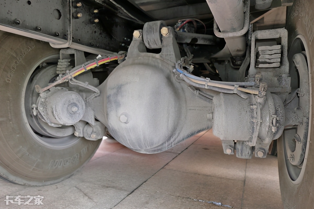 历时8年改款,全新内饰让人爱不释手,解放J6P载货车亮点多多(图9) 解放J6P长途运输配置_解放J6P绿通运输车型_解放j6发动机大修视频