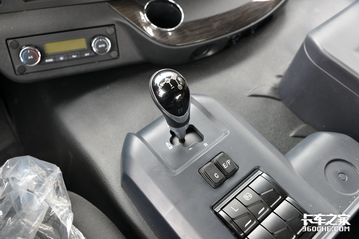 4米超长轴距,AMT+空气悬架,460马力解放J6P牵引车再升级(图12) 解放J6P卡车 国六标准模块化卡车 4000mm轴距长途运输卡车_解放j6发动机大修视频