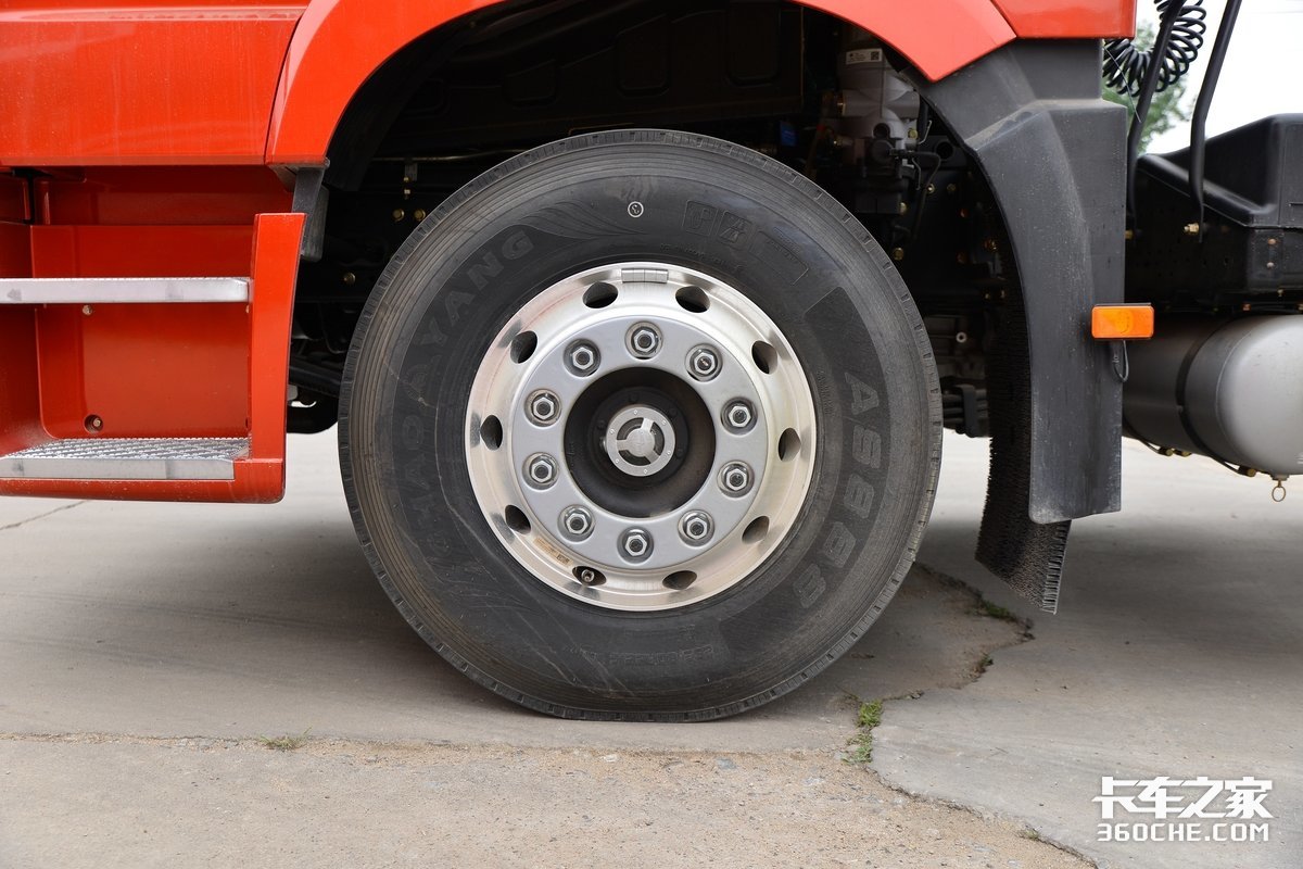 4米超长轴距,AMT+空气悬架,460马力解放J6P牵引车再升级(图15) 解放j6发动机大修视频_解放J6P卡车 国六标准模块化卡车 4000mm轴距长途运输卡车