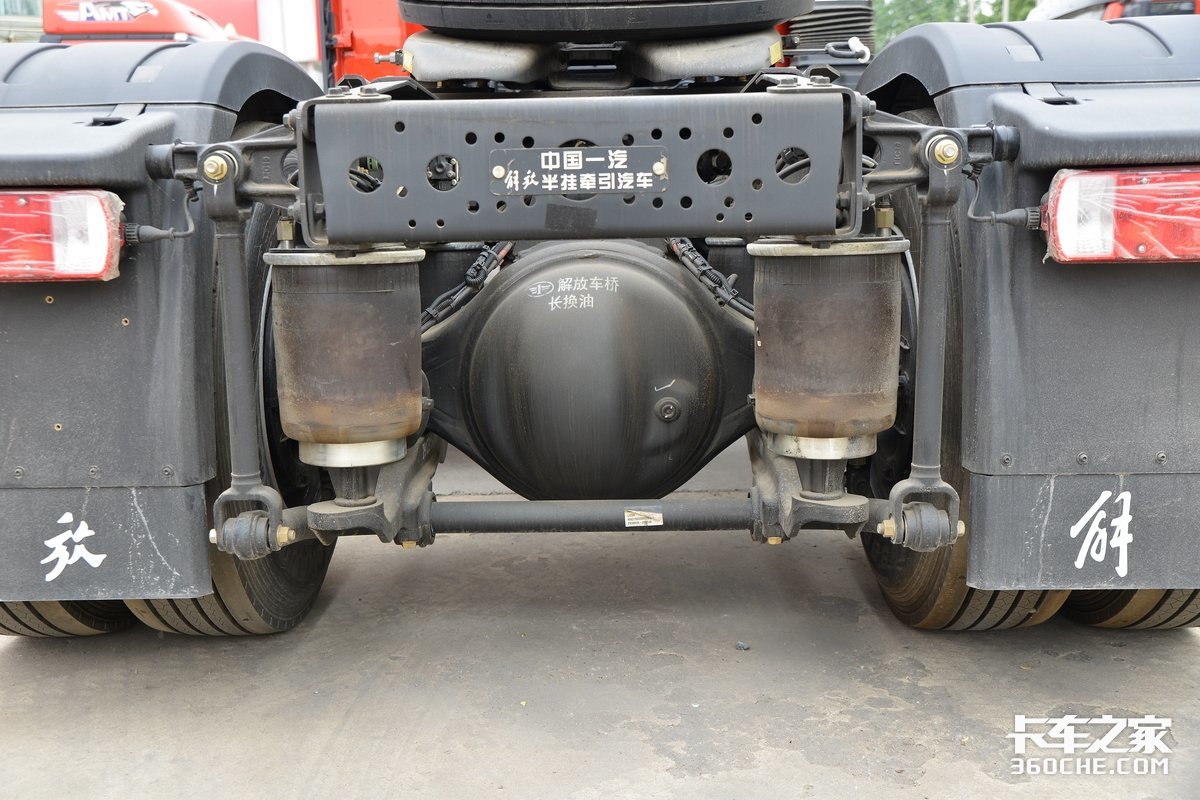 4米超长轴距,AMT+空气悬架,460马力解放J6P牵引车再升级(图16) 解放j6发动机大修视频_解放J6P卡车 国六标准模块化卡车 4000mm轴距长途运输卡车