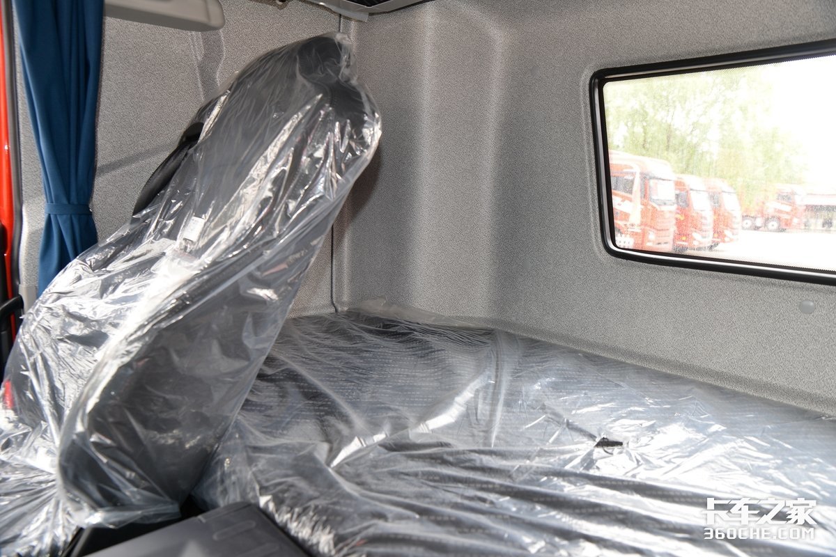 4米超长轴距,AMT+空气悬架,460马力解放J6P牵引车再升级(图23) 解放J6P卡车 国六标准模块化卡车 4000mm轴距长途运输卡车_解放j6发动机大修视频