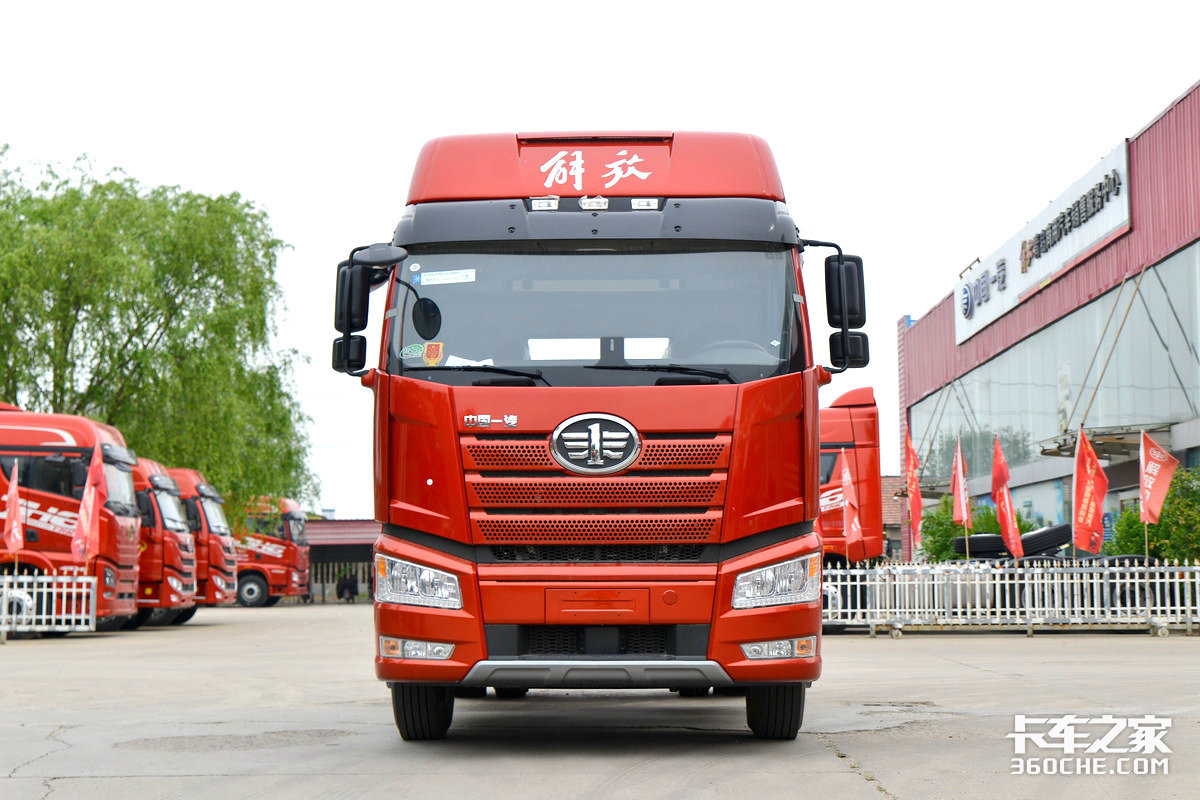 4米超长轴距,AMT+空气悬架,460马力解放J6P牵引车再升级(图4) 解放J6P卡车 国六标准模块化卡车 4000mm轴距长途运输卡车_解放j6发动机大修视频