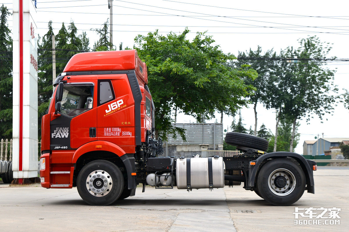 4米超长轴距,AMT+空气悬架,460马力解放J6P牵引车再升级(图6) 解放j6发动机大修视频_解放J6P卡车 国六标准模块化卡车 4000mm轴距长途运输卡车