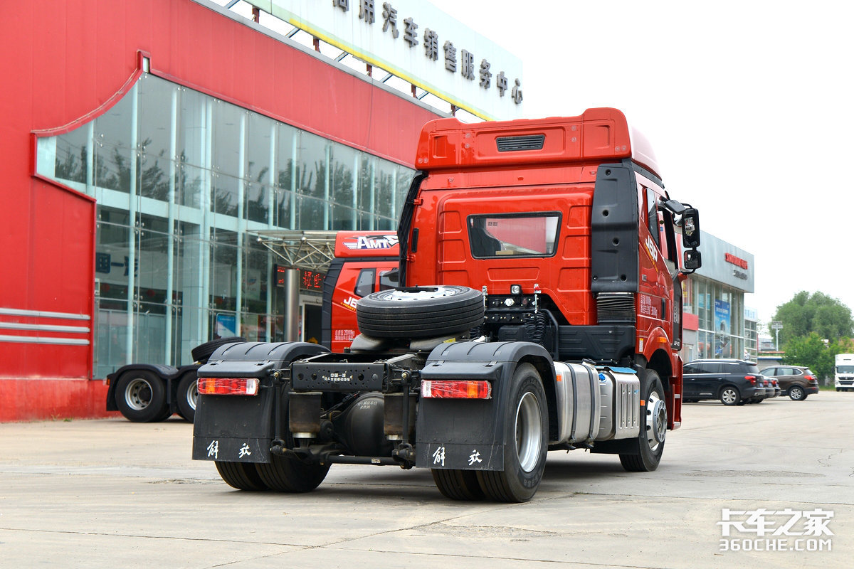 4米超长轴距,AMT+空气悬架,460马力解放J6P牵引车再升级(图7) 解放J6P卡车 国六标准模块化卡车 4000mm轴距长途运输卡车_解放j6发动机大修视频