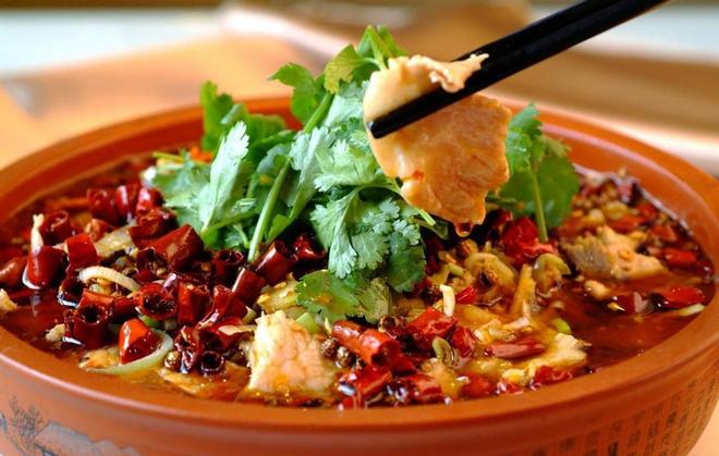 川菜为何成为中餐海外主力?并非价格低廉,而是四川太壕了!(图2) 四川物产丰富 川菜遍地开花 川菜调味体系_外国人吃川菜